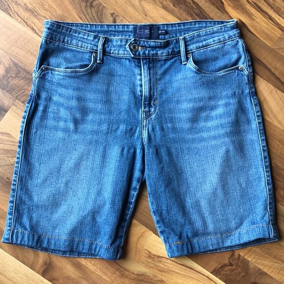 Levi's Light Wash Denim Jean Shorts Size 12 - Picture 1 of 13